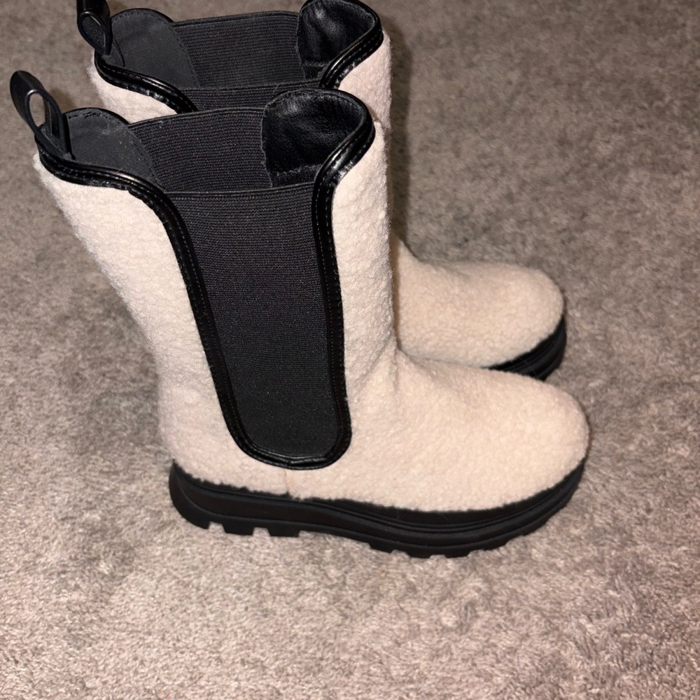 Cozy Boots in Cream and Black